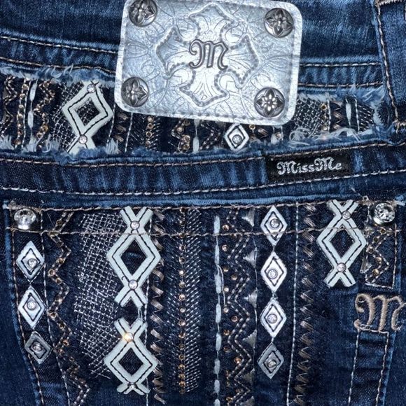Plus Size Miss Me Mid Rise Easy Boot Embroidered Sequin Pocket Jeans Size 36x31 - Picture 1 of 6